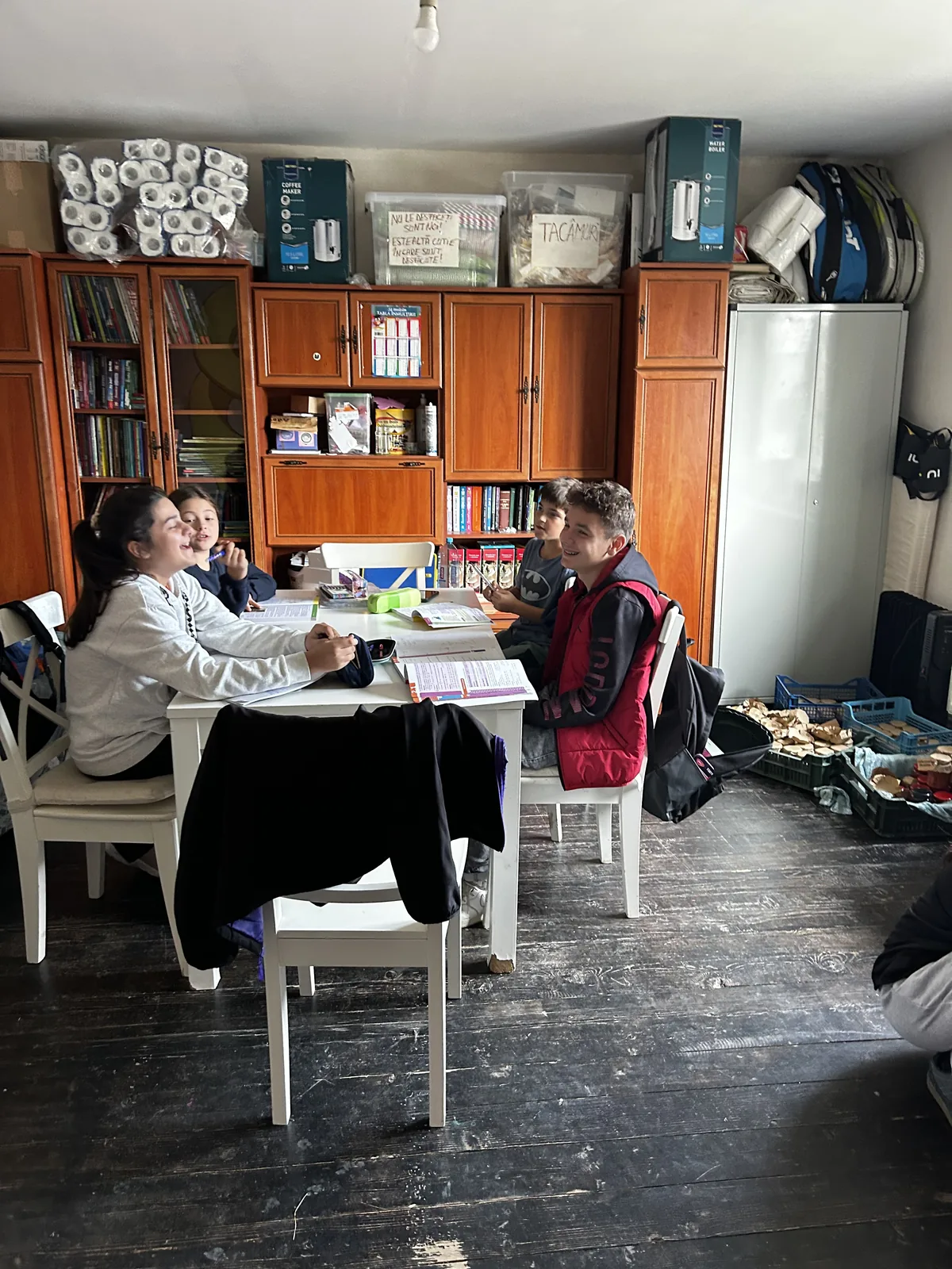 Activitate pentru copiii din comunitatea Dumbrăvii